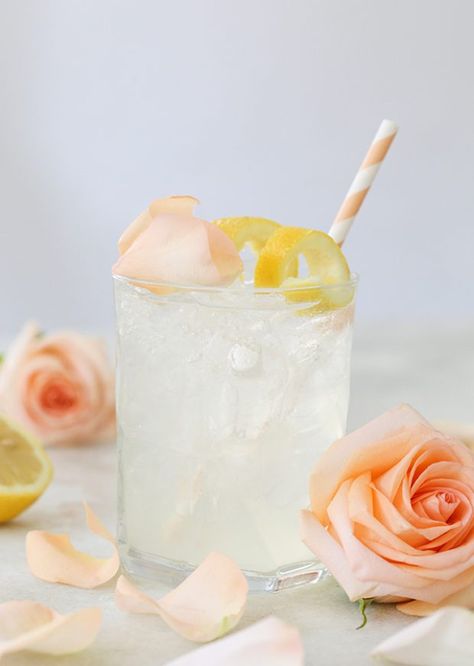 Rose Water Gin Cocktail - Sugar and Charm - sweet recipes - entertaining tips - lifestyle inspiration Sugar and Charm – sweet recipes – entertaining tips – lifestyle inspiration Rose Water Cocktails, Rose Cocktails, Water Cocktails, Best Gin Cocktails, Romantic Cocktails, Cocktail Pink, Cocktail Gin, Gin Lemon, Rose Cocktail