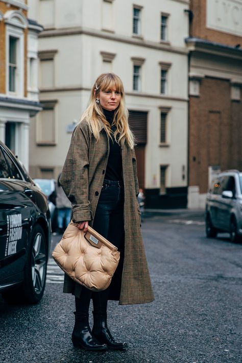 London Fashion Week Street Style Is Here to Bring You Nonstop Outfit Inspiration Jeanette Madsen, Fancy Hair, London Fashion Week Street Style, Warm Clothes, New Street Style, Popsugar Fashion, London Street Style, Looks Street Style, Estilo Chic