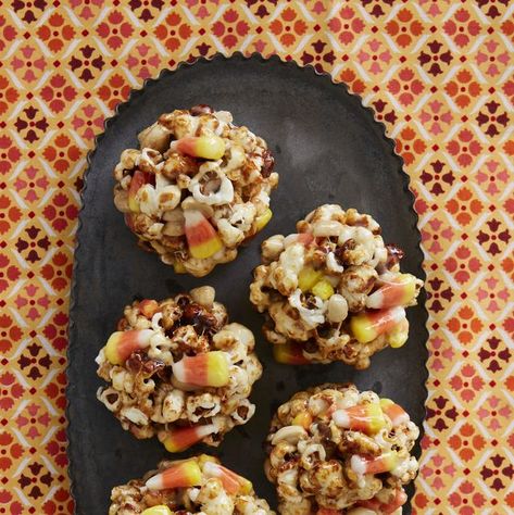 candy corn popcorn balls Candy Popcorn Balls, Candy Corn Popcorn, Leftover Halloween Candy Recipes, Candy Corn Desserts, Candy Store Ideas, Candy Corn Bark, Popcorn Marshmallow, Drinks Thanksgiving, Candy Corn Recipe