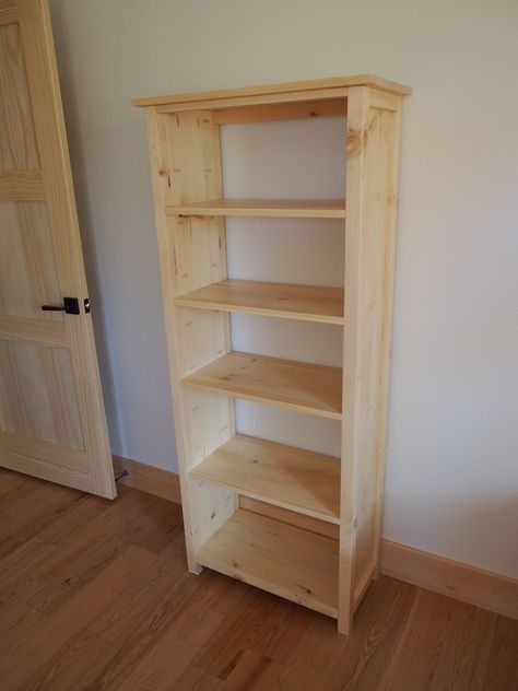 Light Wood Bookcase, Open Back Bookcase, Simple Bookshelves, How To Make Bookshelves, Pallet Deck Diy, Bedroom Bookcase, Bookcase Plans, Simple Bookcase, Simple Bookshelf