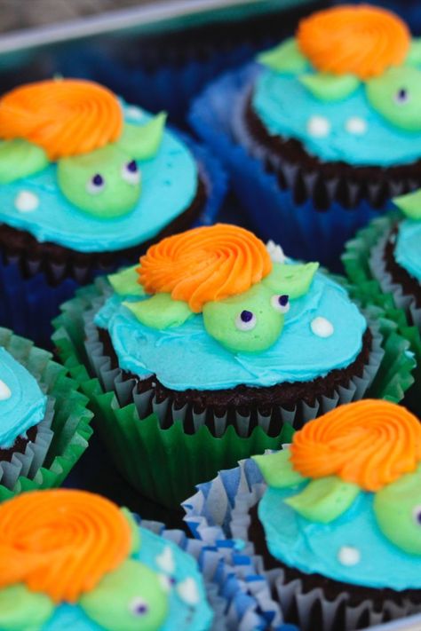 Crab Cupcakes For Kids, Small Cupcake Cake, Cute Cupcakes Designs, Cool Cupcake Frosting Designs, Cute And Easy Cupcake Decorating, Easy Summer Cupcakes Ideas, Cupcake Icing Ideas Design, Undersea Cupcakes, Simple Animal Cupcakes