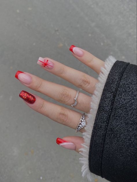 Nail inspo | square nails design | red nails | red glitter nails | french tip | christmas design | nail art | 2022 | fashion trends | viral nails | trendy nails | winter nails | ornaments | present nails | ribbon drawing on nails | minimalist | festive nails | rings | #fashion #nails #christmas #christmasornaments #christmasnails #nailart #naildesign #rednails Christmas Ribbon Nails Designs, Winter Christmas Nails Square, Coffin Nails Christmas Designs, Christmas Nails Square Simple, Red Present Nails, Christmas Nails Ribbon, Christmas Nails Drawing, Christmas Nails Present Design, Christmas Nails Square Red