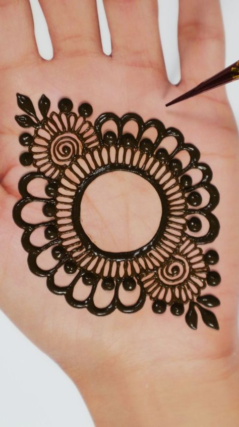 Easy to apply mehendi design for front hands for beginners. Very simple mehndi design for upcoming festivals. #mehndi #arabicmehndi #mehandi #mehndidesign #simplemehndi #hennadesigns Simple Mehndi Designs Palm, Mehndi Designs Palm, Hands For Beginners, Mehendi Simple, Palm Mehndi, Easy Mehndi Designs, Mehandi Designs Easy, Mehndi Designs Simple, Palm Mehndi Design