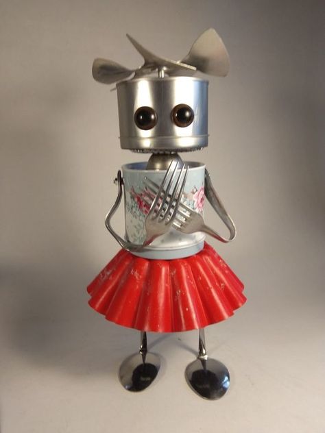 Art From Found Things | creativeartworksblog Recycled Robots, How To Weld, Recycled Robot, Assemblage Art Dolls, Tin Can Art, Aluminum Can Crafts, Silverware Art, Robot Sculpture, Tin Can Crafts