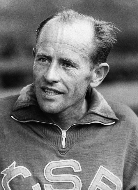 Emil Zátopek: The man who changed runningrunnersworlduk Emil Zatopek, Track Runners, Athletics Track, Runner's World, Learn To Run, True Grit, Different Sports, European Championships, Sports Stars