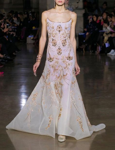 George Hobeika 2017 George Hobeika, Hobeika Couture, Georges Chakra, Collection Couture, Georges Hobeika, Couture Gowns, Spring Summer 2017, Gorgeous Gowns, Fashion 2017