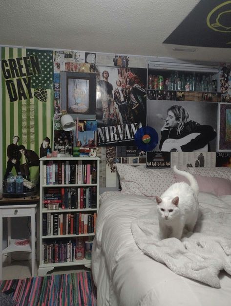 Rodricks Room, 90s Style Room, 90s Room Aesthetic R&b, 90s Style Bedroom, Room Full Of Posters, 80’s Aesthetic Bedroom, Punk Bedrooms, Room Ideas Skater, Skate Room Aesthetic