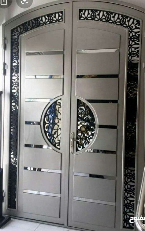 Door Design Wood Entrance, Entrance Door Modern, درابزين السلم, Decorative Metal Screen, Home Gate Design, Gate Designs Modern, House Main Door Design, Metal Doors Design, Steel Door Design