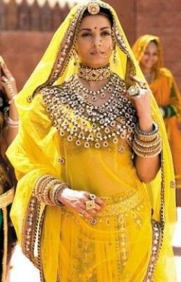 Aishwarya Rai Bachchan as Jodhaa Traditional Wedding Jewellery, Pakistani Traditional, Indian Bride Makeup, Rajputi Jewellery, Jodha Akbar, Reception Outfit, Yellow Costume, Beast Wallpaper, Modest Style