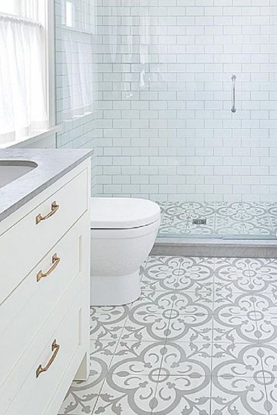 FOXY OXIE | Geometric Patterned Floors 3 Makeover Kamar Mandi, Classy Bedroom, Gorgeous Tile, Bad Inspiration, Bathroom Tile Designs, Upstairs Bathrooms, Bathroom Redo, Bathroom Floor Tiles, Bathroom Renos