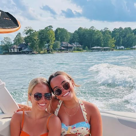 Emmaline Stewart on Instagram: "family lake weekend!! 😆🧡" Lake Weekend Aesthetic, Lake Aesthetics Friends, Pics On Boat, Lake Inspo Pics, Lake Pics With Friends, Girls Lake Weekend, Lake Pictures Aesthetic, Cute Lake Pictures, Lake House Pictures