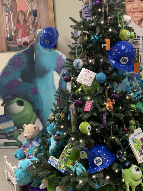 Character Tree Christmas, Christmas Tree Ideas Characters, Monsters Inc Christmas Tree, Monster Inc Christmas Tree, Kids Christmas Tree Themes, Finding Nemo Christmas Tree, Disney Pixar Christmas Tree, Disney Chrismas Tree, Seasonal Room Decor