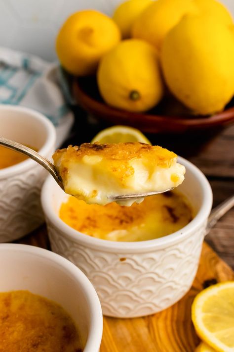 Lemon Creme Brulee is creamy, light and perfectly baked with a sugar topping that's amazing to crack into! Crème Brûlée Recipe, A Southern Soul, Cream Brulee, Baked Custard, Brulee Recipe, Creme Brulee Recipe, Lemon Custard, French Dessert, Lemon Pound Cake