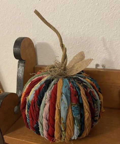 Darling idea by Alicia Pratt, but instead of foam base, an upcycled one. Fall Pumpkin Crafts, Folding Origami, Fabric Christmas Ornaments Diy, Christmas Ornaments Diy, Quilted Christmas Ornaments, Fall Thanksgiving Decor, Pumpkin Fall Decor, Fall Halloween Crafts, Autumn Crafts