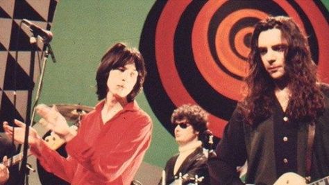 Primal Scream on Twitter: "Performing “Movin’ On Up” on “The Word” TV show Jan 1992. https://t.co/sgvRw1k1Te" / Twitter Sigur Ros, Primal Scream, Movin On, Stone Roses, Weezer, Scream, The Beatles, Musician, Google Search