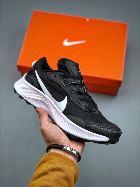 NIKE PEGASUS TRAIL 3 2021 em 2022 Nike Shoes Outfit, Men Fashion Shoes, Slip On Tennis Shoes, Kicks Shoes, Nike Shoes Outfits, Shoes Outfit Fashion, Nike Pegasus, Shoes Outfit, Mens Nike Shoes