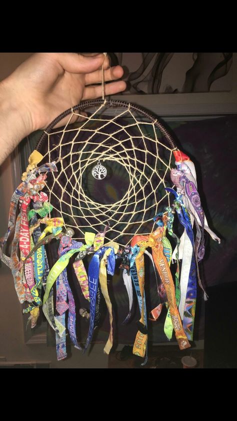 Edm festival wristband dreamcatcher Festival Bracelets Display, Festival Wristbands Display, Music Festival Crafts, Music Festival Quotes, Festival Armband, Hard Summer Festival Outfit, Hard Summer Festival, Festival Wristbands, Hippie Festival Outfit