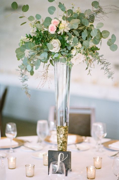 Simple Tall Centerpieces Wedding, Tall Vase Arrangements Wedding, Tall Vase Table Centerpieces, Tall Vase Decorating Ideas Wedding, Tall Vase Flower Arrangements Wedding, Tall Vase Centerpiece Ideas, Tall Vases Wedding Centerpieces, Tall Vases With Flowers, Tall Floral Arrangements For Home