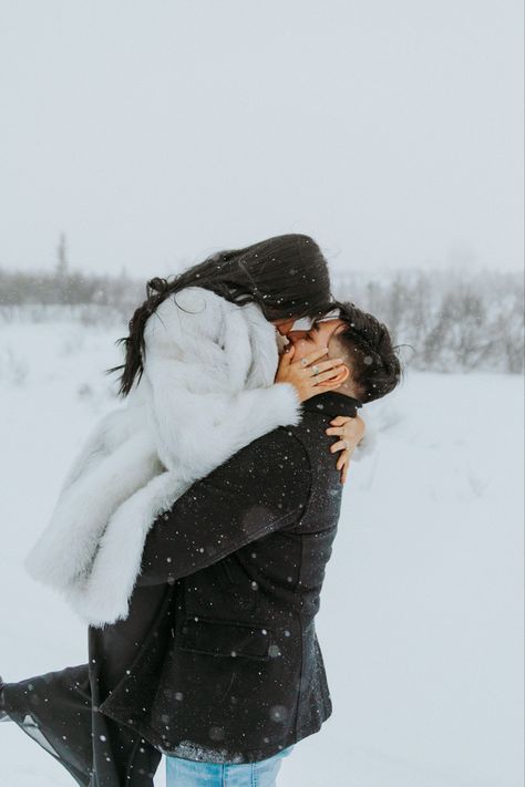 White fur coat elegant pictures winter wonderland Snowy Winter Engagement Photos, Winter Wonderland Engagement Photos, Fur Coat Engagement Photos, Winter Wonderland Photography, Winter Pre Wedding Photoshoot, Winter Proposal Outfit, Winter Proposal Pictures, Cute Ski Pictures, Winter Wonderland Photoshoot