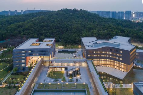 Gallery of Library of the Chinese University of Hong Kong’s Shenzhen Campus / Wang Weijen Architecture - 9 Futuristic School, Chinese University, University Of Hong Kong, University Rooms, University Housing, School Building Design, College Architecture, Campus Design, University Architecture