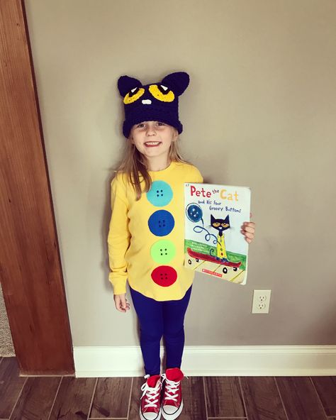 Pete the Cat for book character day!  Pete the Cat's Four Groovy Buttons Childrens Book Character Costumes, Easy Book Week Costumes, Steve Costume, Pete The Cat Costume, Book Characters Dress Up, October School, Childrens Book Characters, Book Character Day, Quick Costumes