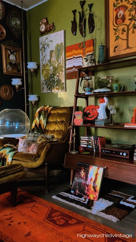 70s Inspired Interior, 70s Home Decor Aesthetic, Room Decor 70s Style, 70s Interior Bedroom, 70s Home Interior Design, 70s Aethstetic Room, 70s Earthy Aesthetic, 70s Themed House, Retro 70s Apartment