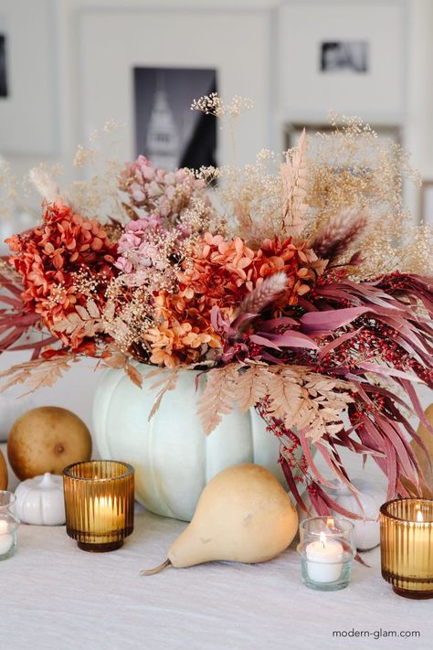 Fall Flower Centerpieces, Diy Dried Flower Arrangement, Diy Thanksgiving Centerpieces, Flower Arrangement Supplies, Pumpkin Fairy House, Fall Floral Centerpieces, Pumpkin Floral Arrangements, Pumpkin Planter, Pumpkin Vase