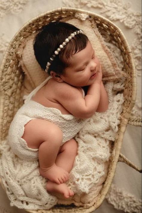 Newborn Shoot Props, Wicker Basket Newborn Photos, Newborn Photo In Basket, New Born Girl Baby Shoot, Boho Newborn Photos, Newborn Photos In Basket, Newborn In Basket Photography, Newborn Swing Photography, Newborn Photoshoot Poses