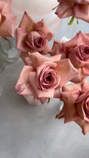 Reflex Roses, Barista Rose, Reflexed Roses, Toffee Rose, Barista Rose Flower, Brown And Pink Flowers, Toffee Roses Wedding, Toffee Roses Bouquet, Bride Checklist