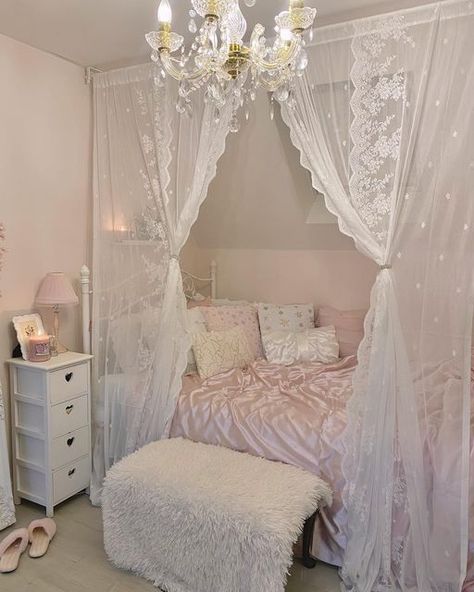 Girly Room Decor, Dream Bedroom Inspiration, Pink Room Decor, Dekorasi Kamar Tidur, Princess Room, Girly Room, Cozy Room Decor, Pretty Room, Canopy Bed