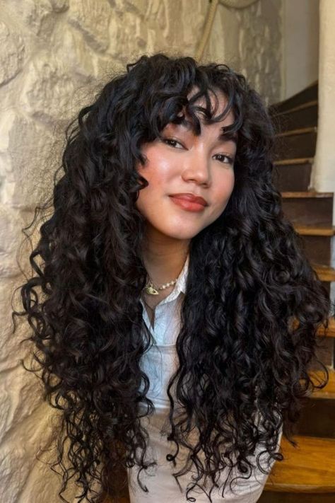 Bouncy Curls Frizzy Curly Hair Styles, Long Curly Hair Round Face, Curly Hair Women Aesthetic, Ashy Brown Curly Hair, Curly Butterfly Cut, Face Framing Pieces Curly Hair, Long Curly Hair With Bangs And Layers, Curly Hair Cuts With Bangs, Long Curly Hair Bangs