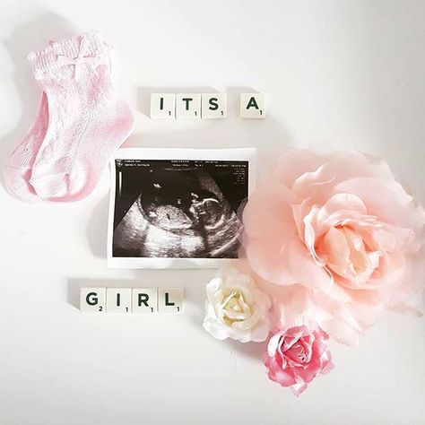 14 Creative Baby Gender Reveal Ideas - MomCanvas Photo Gender Reveal Ideas, Baby Gender Announcement Ideas, Girl Announcement Ideas, Baby Girl Announcement Ideas, Cool Gender Reveal Ideas, Gender Announcement Ideas, Gender Reveal Photo Ideas, Girl Gender Reveal Announcement, Girl Gender Announcement