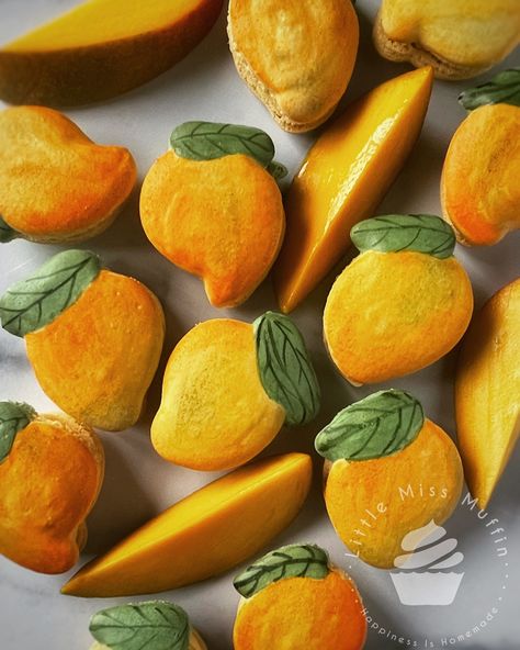 Mango Macarons, Mango Cookie, Beautiful Macarons, Custom Macarons, Ideas Cocina, Macaron Flavors, Macaron Recipe, Fancy Desserts, Shaped Cookie