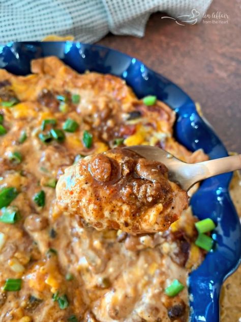 Chili Cheese Bean Dip - Hot Bean Dip with Chili & Cheese Queso Bean Dip, Grill Dinners, Cheese Bean Dip, Chili Bean Dip, Chili Recipe From Scratch, Healthy Bean Dip, Hot Bean Dip, Bean Cheese Dip, Warm Bean Dip