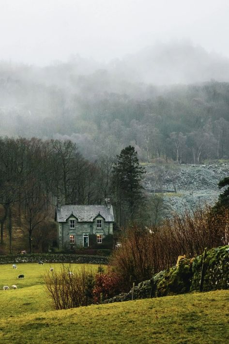 To Infinity And Beyond, English Countryside, Lake District, Pretty Places, Country Life, Nature Photos, In The Middle, Beautiful Landscapes, A House