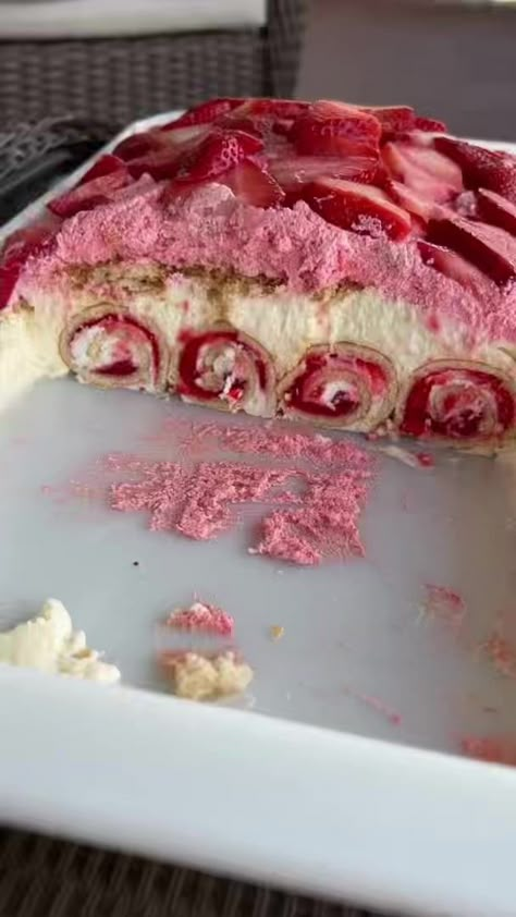 Strawberry Shortcake Cheesecake Cake, Strawberry Shortcake Roll Recipe, Philadelphia No Bake Cheesecake Filling, No Bake Strawberry Shortcake, Strawberry Cool Whip, Twinkie Desserts, Sliced Strawberry, Frosting A Cake, Little Debbie Snack Cakes