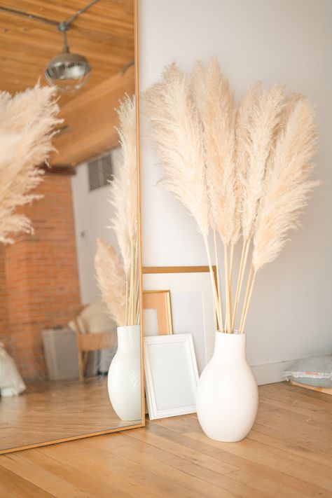 Floor Vase Fillers, Dorm Room Styles, Dried Pampas, Bedroom Interior Design Luxury, Pampas Grass Decor, Wall Shelves Design, Boho Interiors, Hall Decor, Home Office Bedroom