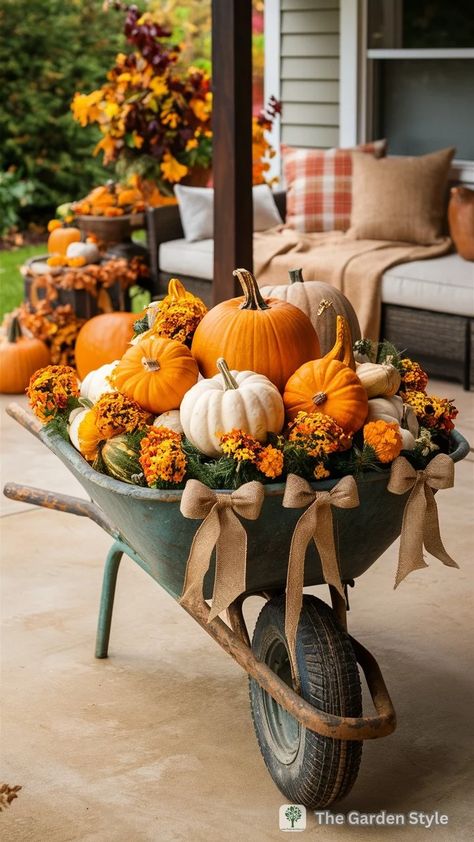 Farmhouse Fall Decor Guide: Transform Your Home for the Season - The Garden Style Front Yard Fall Decor, Fall Porch Ideas, Thanksgiving Graphics, Outdoor Fall Decor Ideas, Fall Yard, Thanksgiving Decorating, Autumn Display, Fall Thanksgiving Decor, Outdoor Decorating