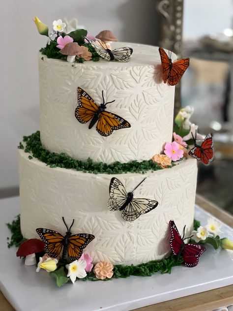 Enchanted Forest Sweet Sixteen Cake, Enchanted Forest Themed Cake, Wedding Cakes Forest Theme, Fairy Garden Wedding Cake, Enchanted Fairy Garden Cake, Enchanted Forest Cakes, Enchanted Forest Quinceanera Cake, Enchanted Forest Birthday Cake, Enchanted Forest Cake Ideas