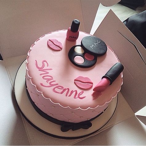 http://luxurylearry.tumblr.com/ Makeup Birthday Cakes, Cake Mix Pancakes, Spa Cake, Makeup Birthday, Makeup Cake, Fondant Cake Designs, 50th Cake, Girly Cakes, Up Cake