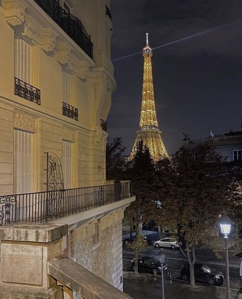 Torre Eiffel Paris, Night In Paris, Paris Dream, France Aesthetic, Paris Vibes, Parisian Life, Paris Aesthetic, City Of Love, Living In Paris