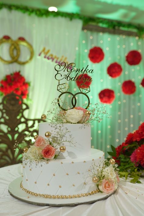 Engagement cake ideas Cake For Marriage, Engagement Ideas Indian Decoration, 18th Anniversary Cake, Ring Cake Engagement, Engagement Ring Cake, Reception Cake Designs, Marriage Cake, 3 Tier Engagement Cake Designs, Ring Ceremony Cake Design