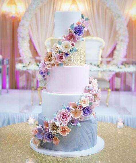 Pastel Wedding Cakes, Wedding Cake Design, Floral Wedding Cake, Wedding Treats, Creative Wedding Ideas, Cake Trends, Wedding Entertainment, Tiered Wedding Cake, Wedding Show