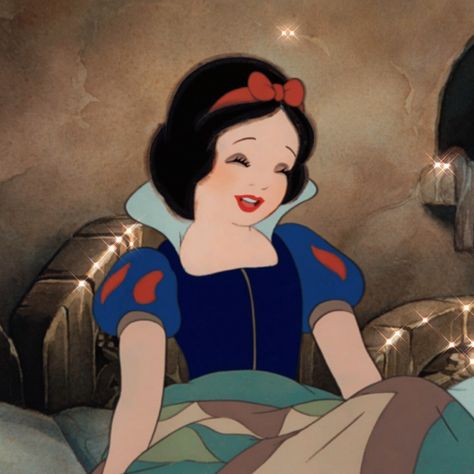 𝓒𝓪𝓴𝓮ㅤㅤ↬ snow white icon Snow White Icon, Snow White Wallpaper, Old Disney Movies, Disney+ Icon, Aesthetic Fairy, Disney Princess Snow White, Snow White Disney, Disney Icons, Karakter Disney