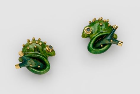 Anja Husmann Schmuck - chameleon earrings 1993 Chameleon Jewelry, Luxury Green Clip-on Jewelry, Green Hand-strung Amulet Jewelry, Artistic Green Flower-shaped Jewelry, Vintage Green Clip-on Jewelry, Enamel Pins