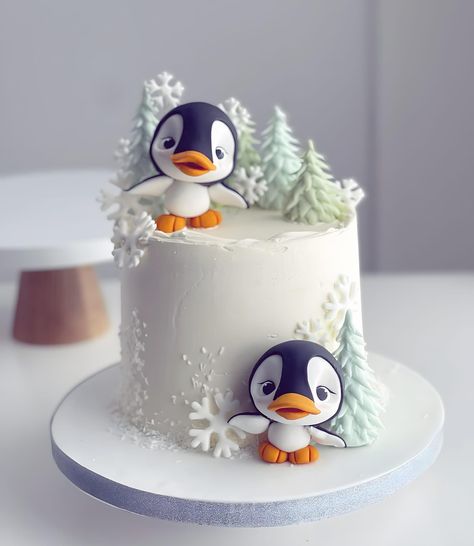 Christmas Birthday Cake, Christmas Themed Cake, Christmas Meals, Penguin Cakes, Cake Kids, Christmas Cake Designs, Christmas Cake Topper, Elegant Birthday Cakes, Christmas Cake Decorations