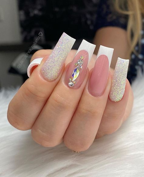 𝐉𝐔𝐋𝐈𝐄𝐓 𝐒𝐀𝐏𝐇𝐈𝐑𝐀 ♡ 𝐁𝐄𝐀𝐔𝐓𝐘 on Instagram: “𝐴𝑛𝑧𝑒𝑖𝑔𝑒 | Xtreme Mermaid Glitter 01 • Premium White • Flexi Builder Cover „Sweet Sound“ • Swarovski Crystals • Secret Beyond Shine by…” Mermaid Glitter, Swarovski Nails, Swarovski Crystals, Mermaid, Sound, Glitter, Crystals, Nails, On Instagram