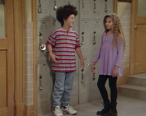 Topanga Lawrence Season 1, Cory And Topanga Costume, Corey And Topanga Costume, Topanga And Cory, Topanga Lawrence Outfits, Topanga Lawrence, Cory Matthews, Cory And Topanga, 2000s Girl