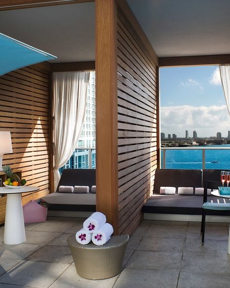 Kimpton EPIC Hotel Miami, Florida, United States - Condé Nast Traveler Best Hotels In Miami, Hotel Rooftop Bar, Poolside Cabana, Miami Hotels, Kimpton Hotels, Rooftop Bars, Downtown Miami, Jw Marriott, Miami Design