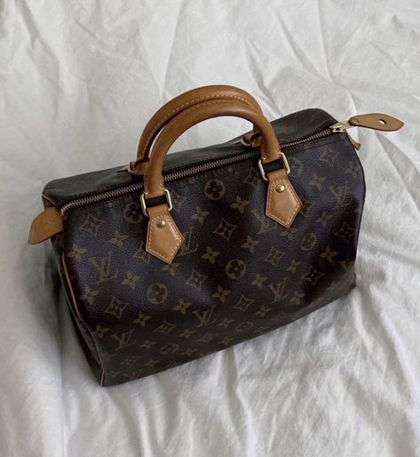 Vintage Lv Bag, Louis Vuitton Outfit, Uni Bag, Sac Louis Vuitton, Girly Bags, Bags Aesthetic, Vintage Louis Vuitton, Vuitton Bag, Everyday Bag